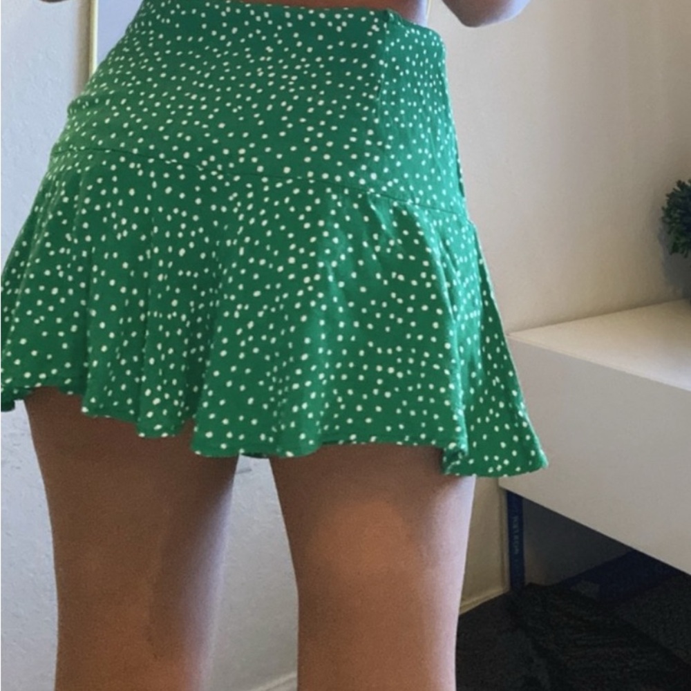 Like New ZARA Green Polka Dot Skort - Sz XS